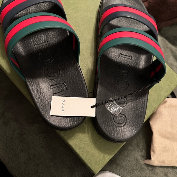 NEW WITH TAGS MEN’S Gucci Black and Red Men's Slides. Rubber Rubber. - Picture 2 of 6